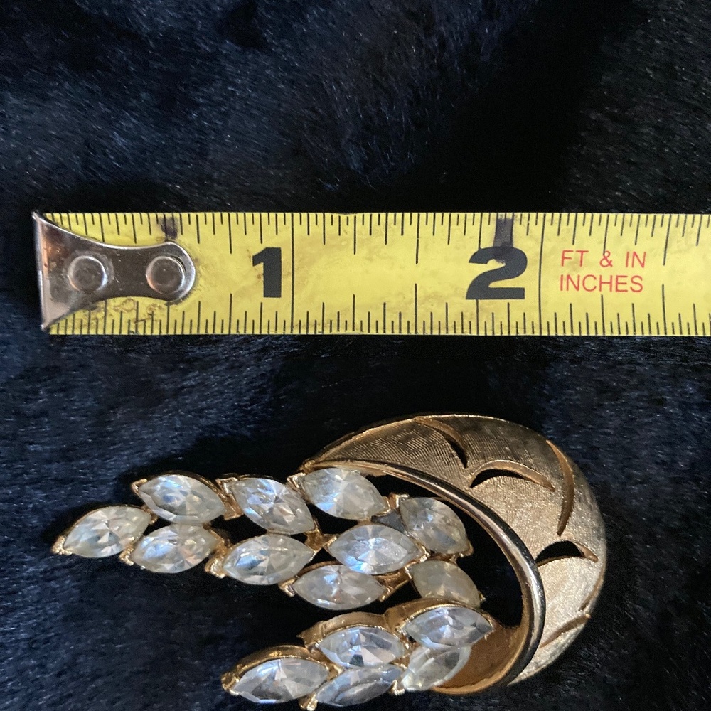 Vintage 1960s Stunning Elegant Rhinestone Floral Pin - Picture 3 of 6